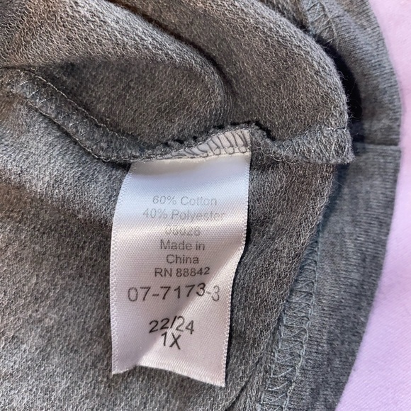 Women’s long sleeve shirt. - Picture 3 of 3